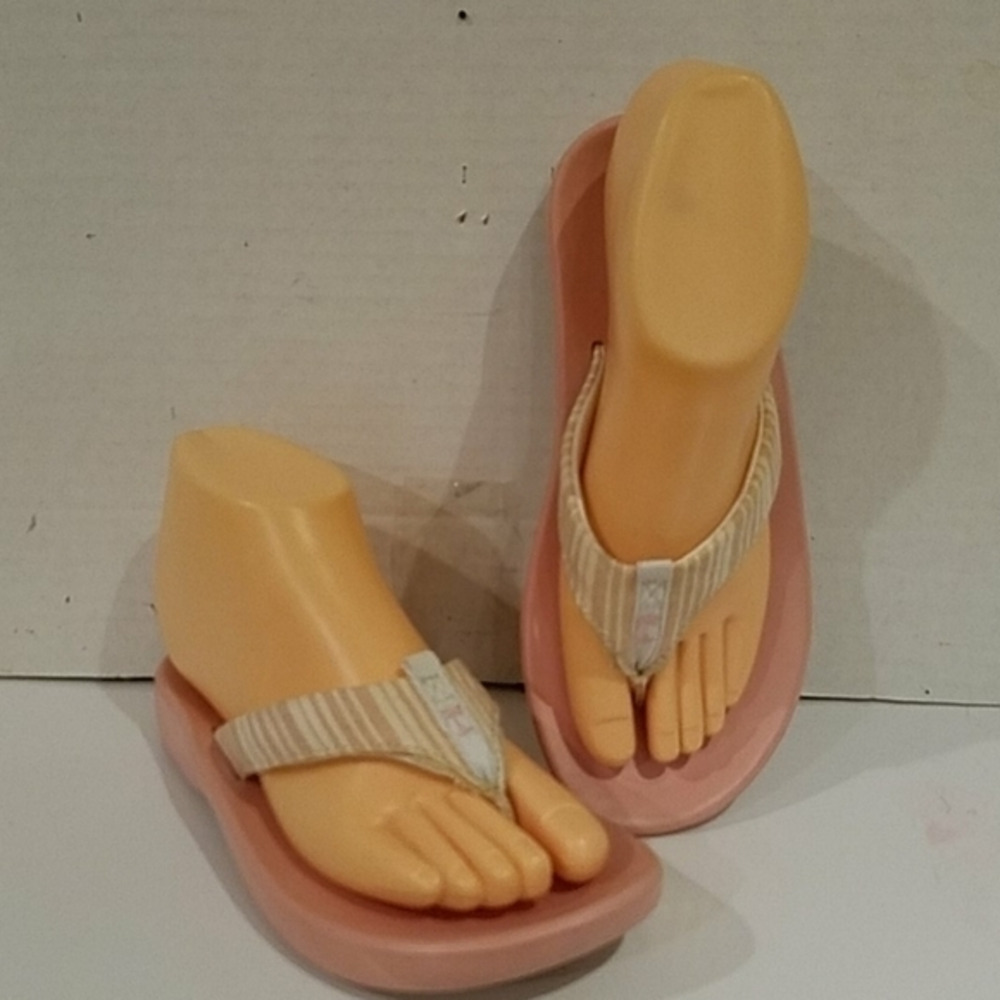 NEW -‎ LADIES TOMMY BAHAMA PINK SANDALS (sz 6)